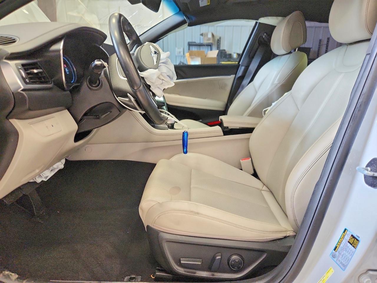 2022 Genesis G70 2.0T - Фото 7