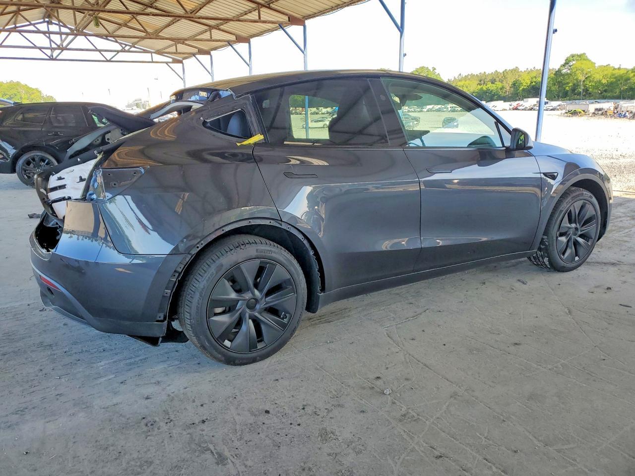 2025 Tesla Model Y - Фото 3
