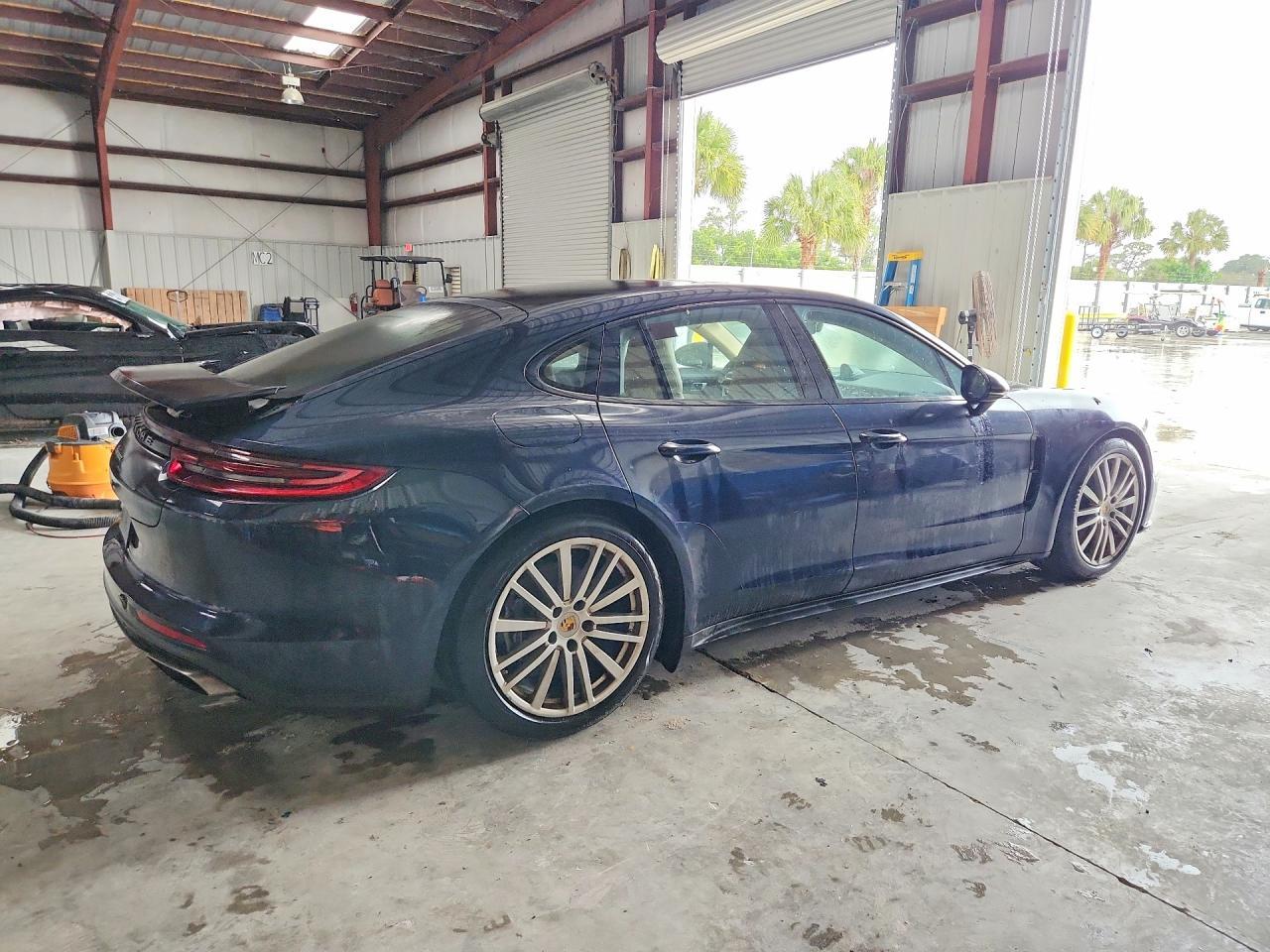 2018 Porsche Panamera 4 - Фото 3