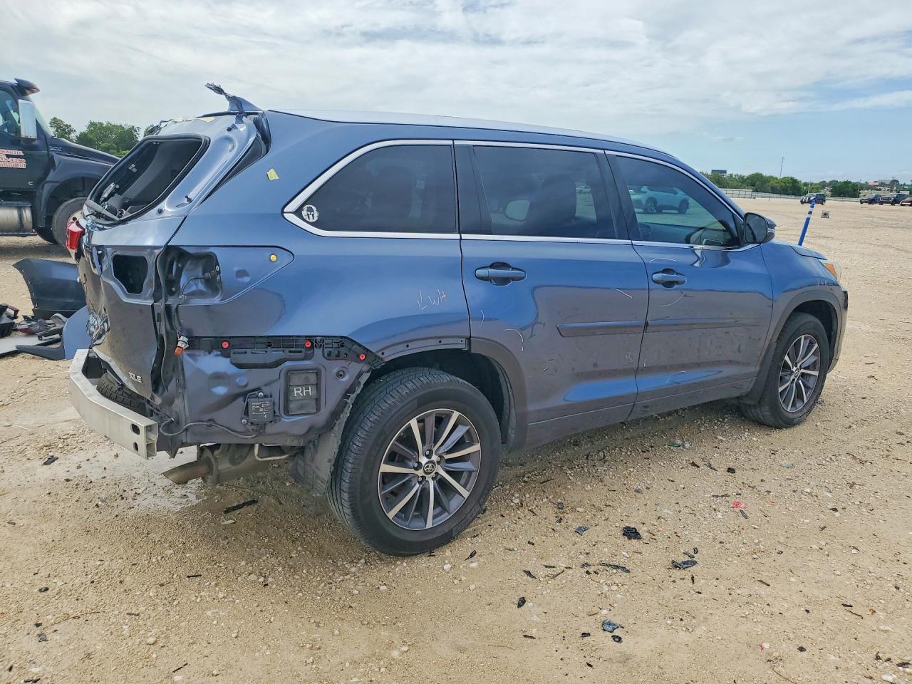 2018 Toyota Highlander Xle - Фото 3