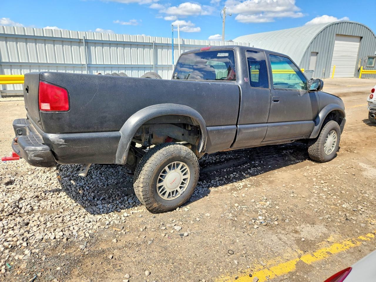 2000 GMC Sonoma - Image 3