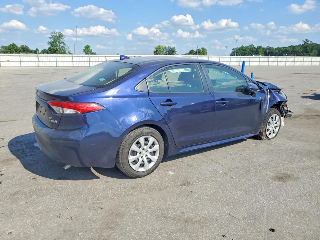 2023 Toyota Corolla Hybrid Le - Image 3