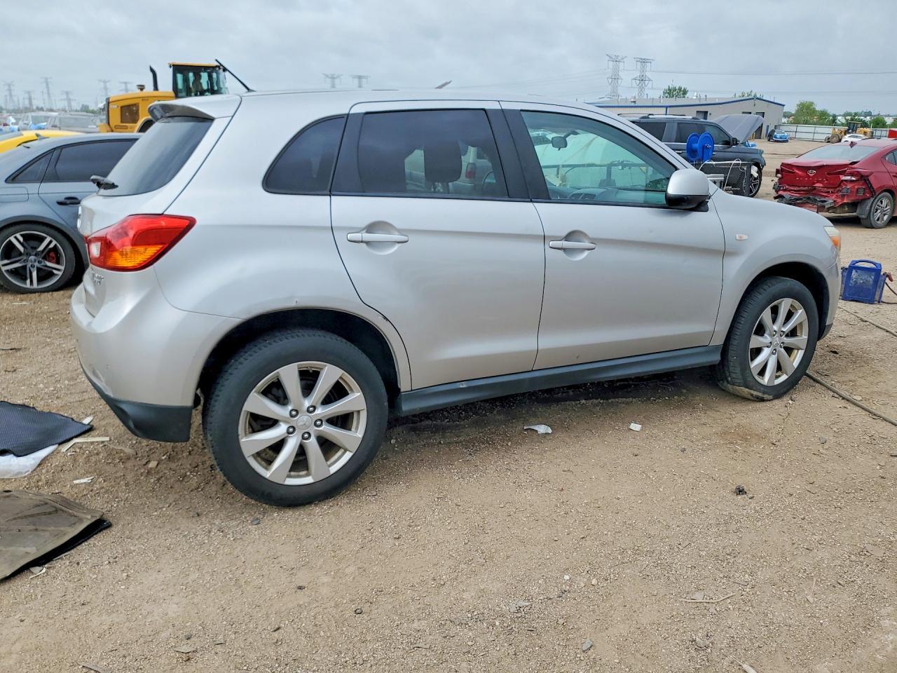 2014 Mitsubishi Outlander Sport Es - Image 3