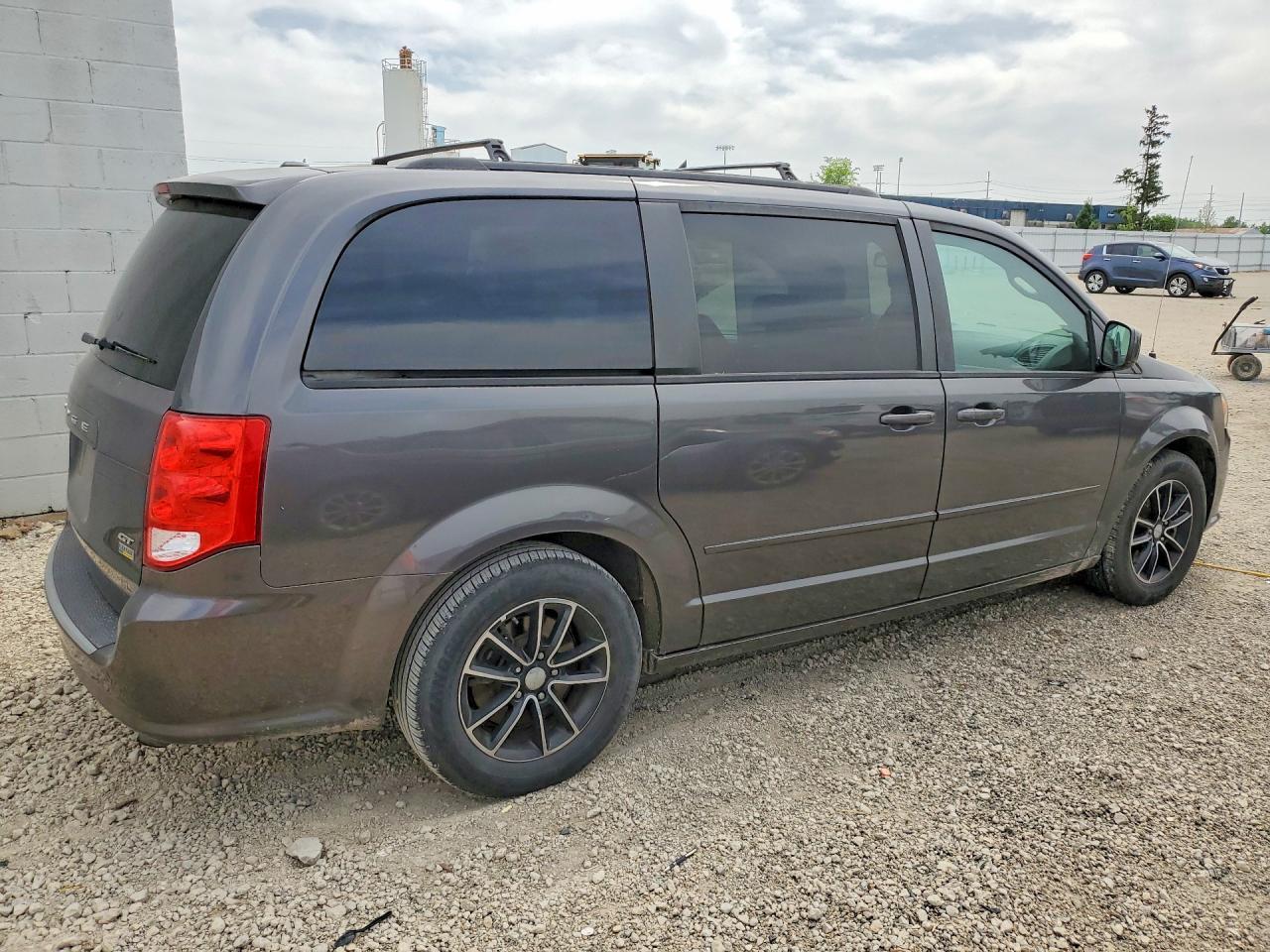 2017 Dodge Grand Caravan Gt - Image 3