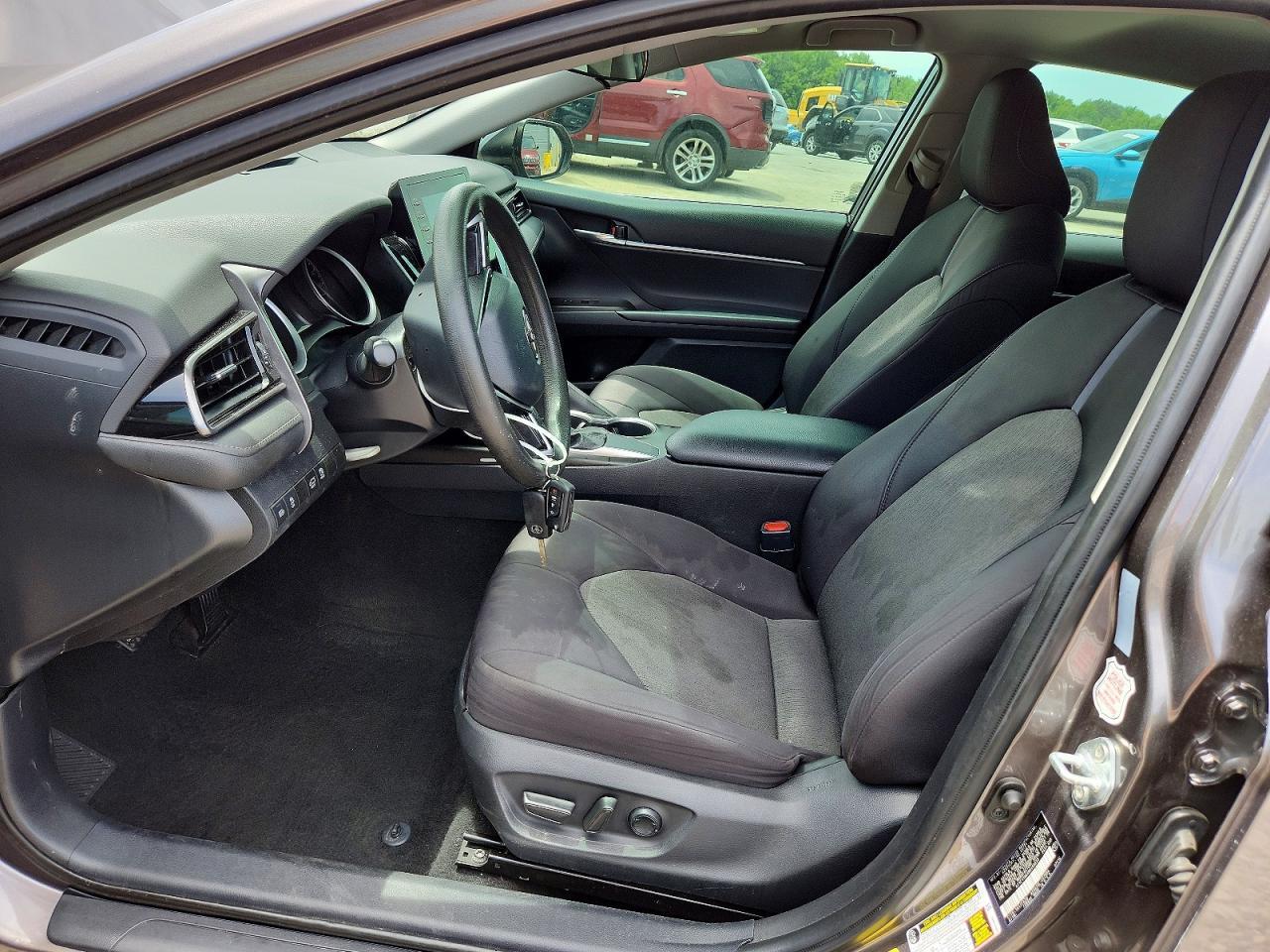 2021 Toyota Camry Le - Фото 7
