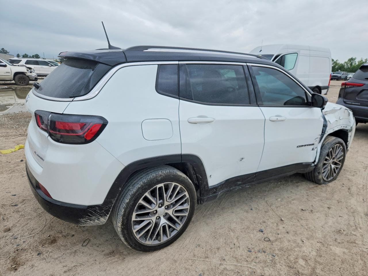 2022 Jeep Compass - Image 3
