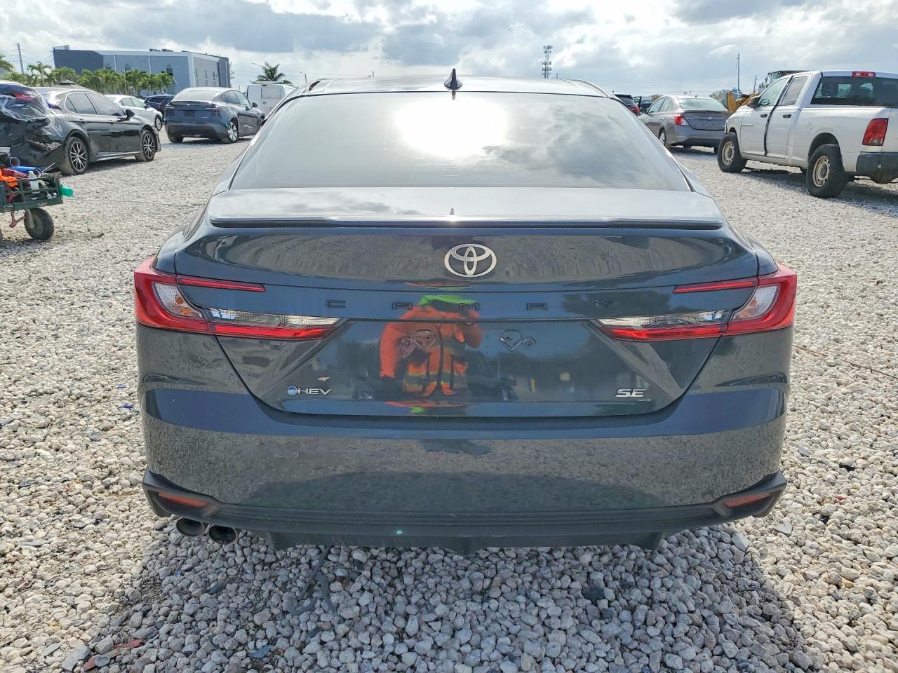 2025 Toyota Camry Se - Фото 6