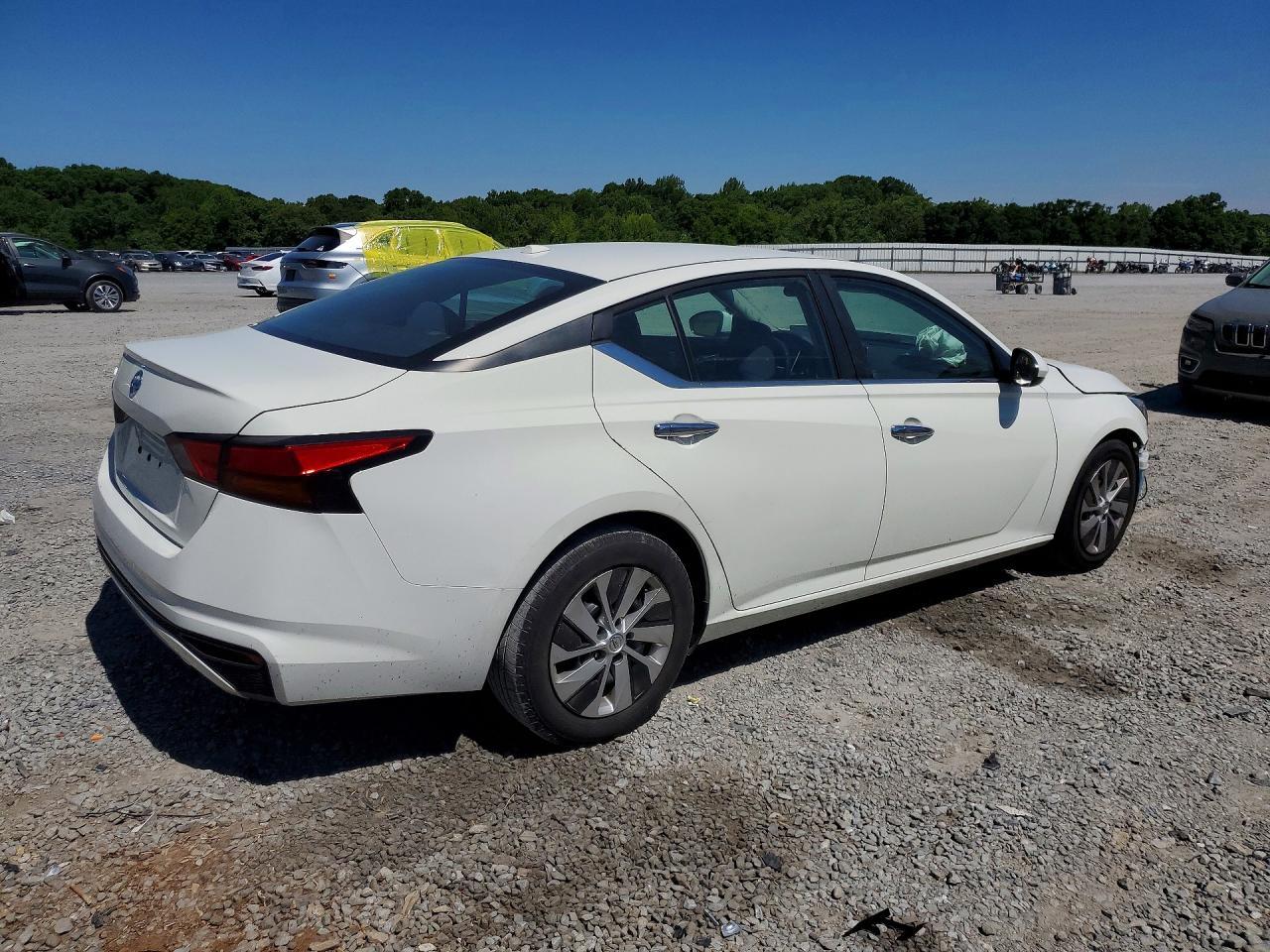 2019 Nissan Altima S - Фото 3