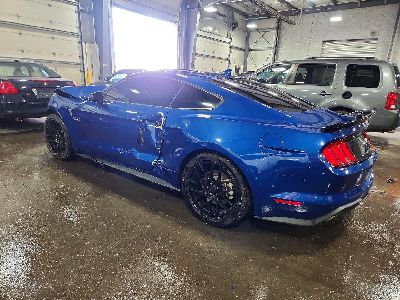 2023 Ford Mustang Gt - Фото 2