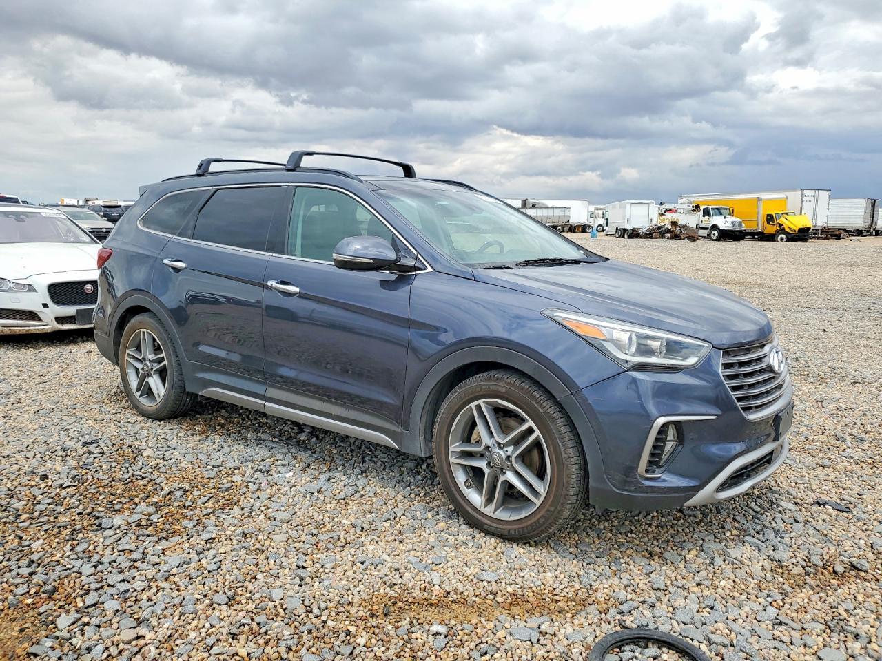 2017 Hyundai Santa Fe Limited Ultimate - Image 4