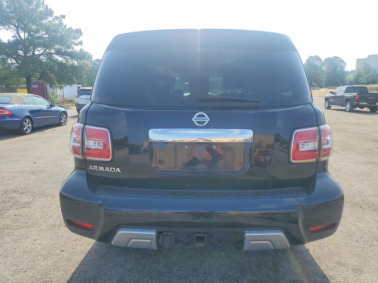 2017 Nissan Armada Sv - Image 6