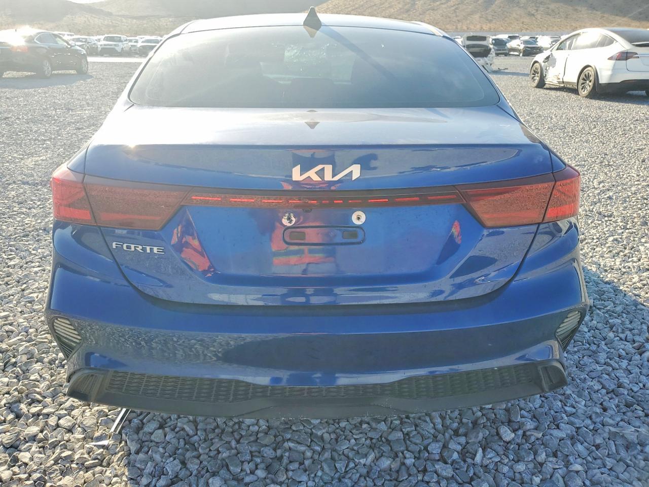 2023 Kia Forte Lxs - Image 6