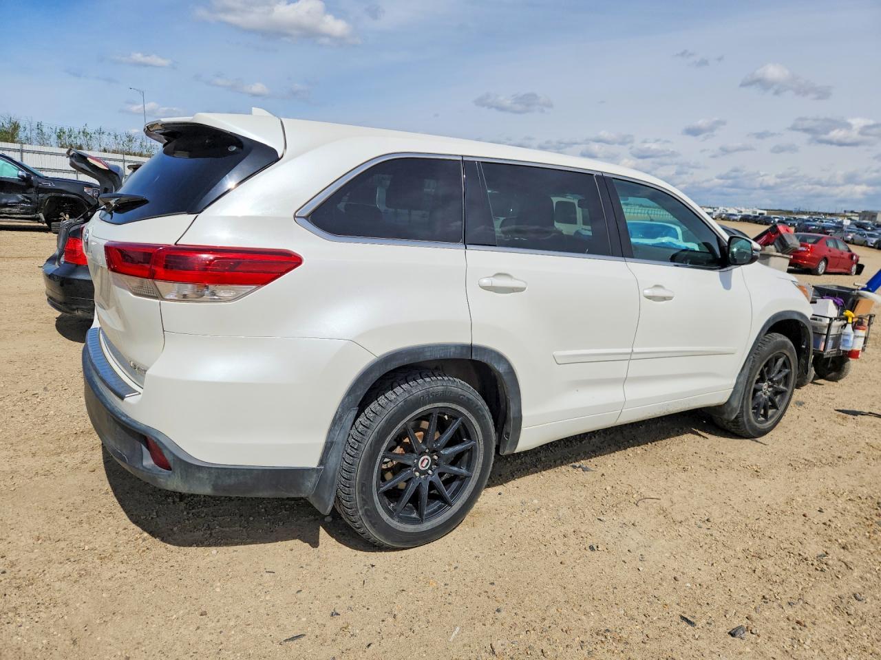 2017 Toyota Highlander Le - Image 3