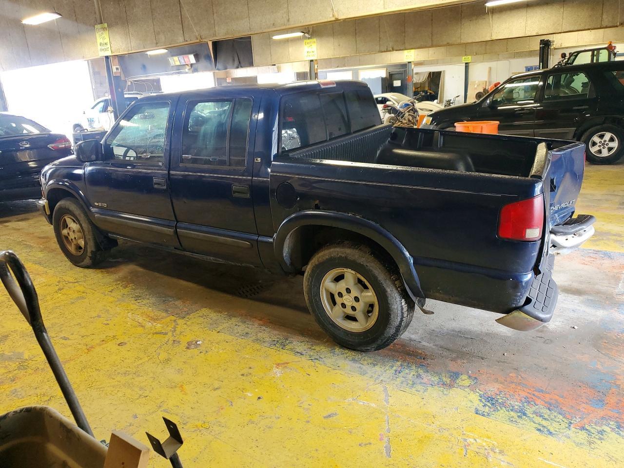 2001 Chevrolet S Truck S10 - Фото 2