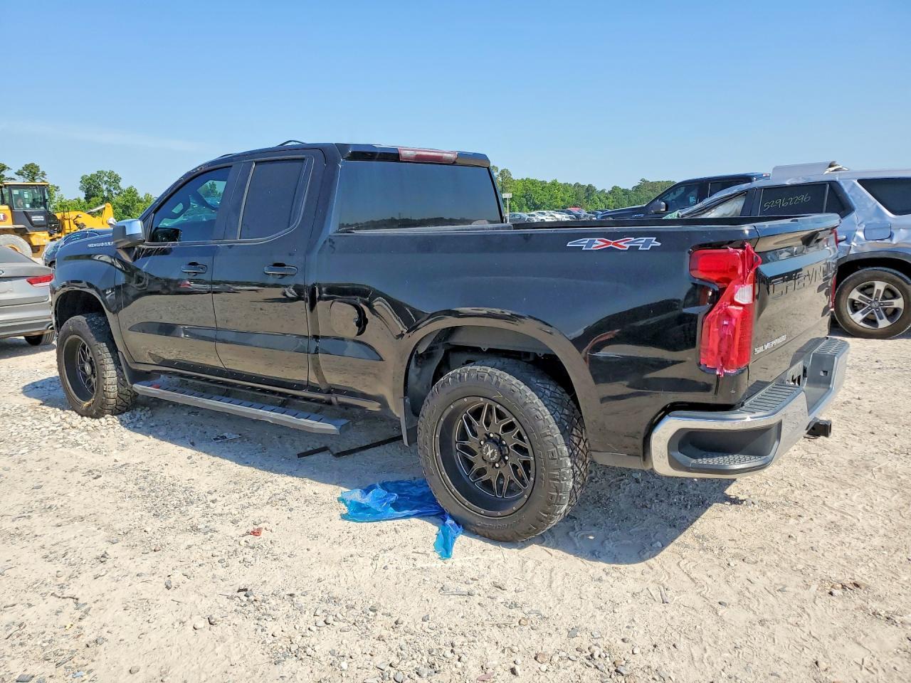 2020 Chevrolet Silverado K1500 Lt - Image 2