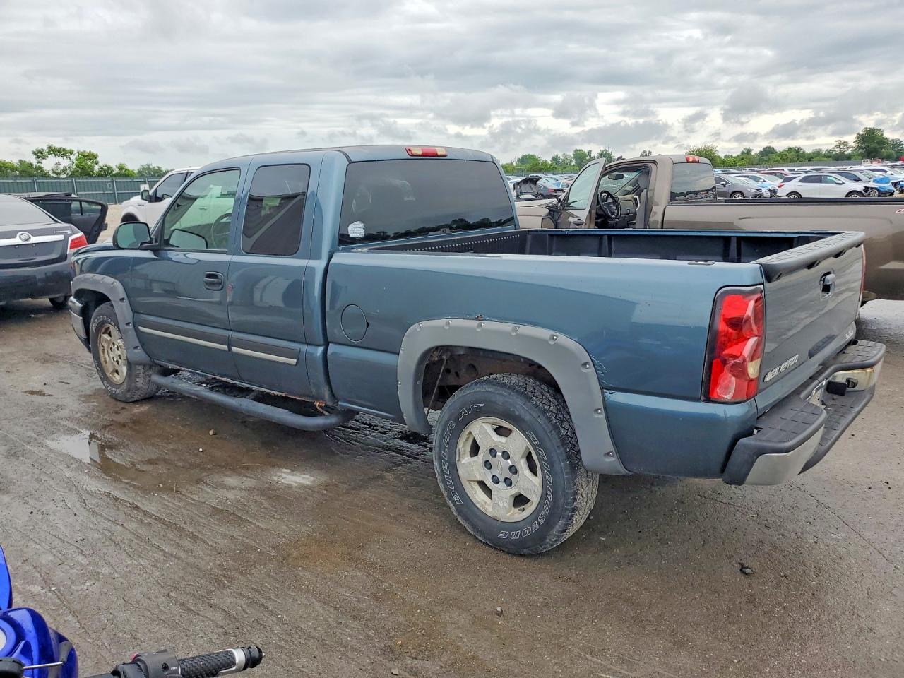 2006 Chevrolet Silverado K1500 - Image 2