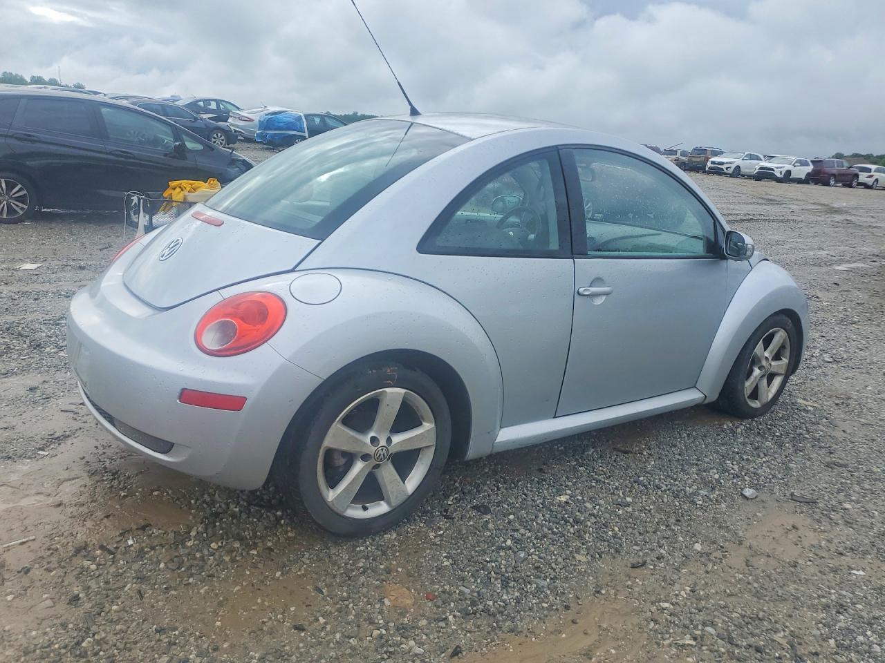 2006 Volkswagen New Beetle 2.5L - Image 3