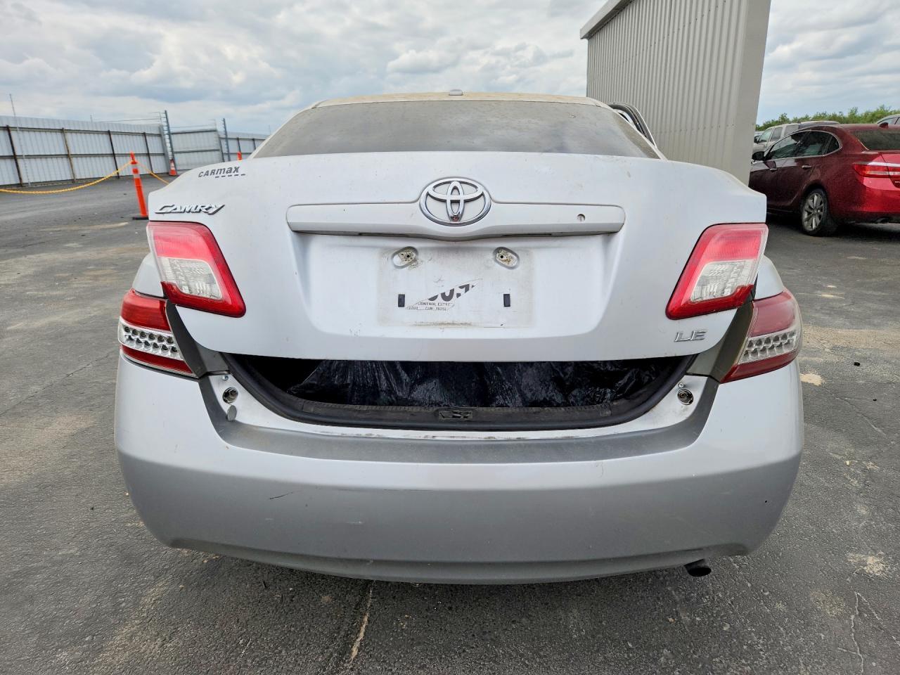 2010 Toyota Camry Le - Фото 6