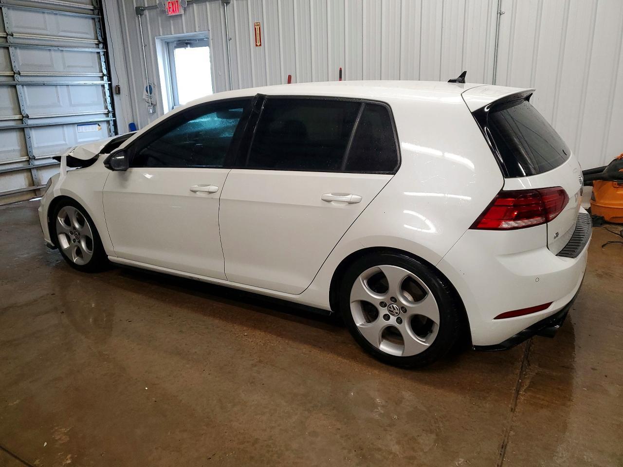 2019 Volkswagen Golf R - Image 2