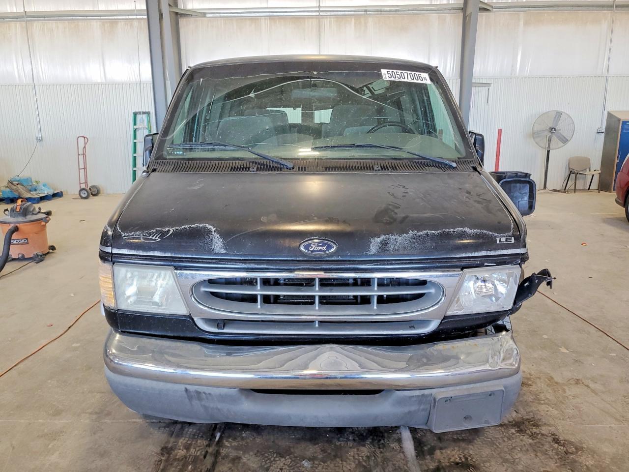 2000 Ford Econoline E150 Van - Image 5