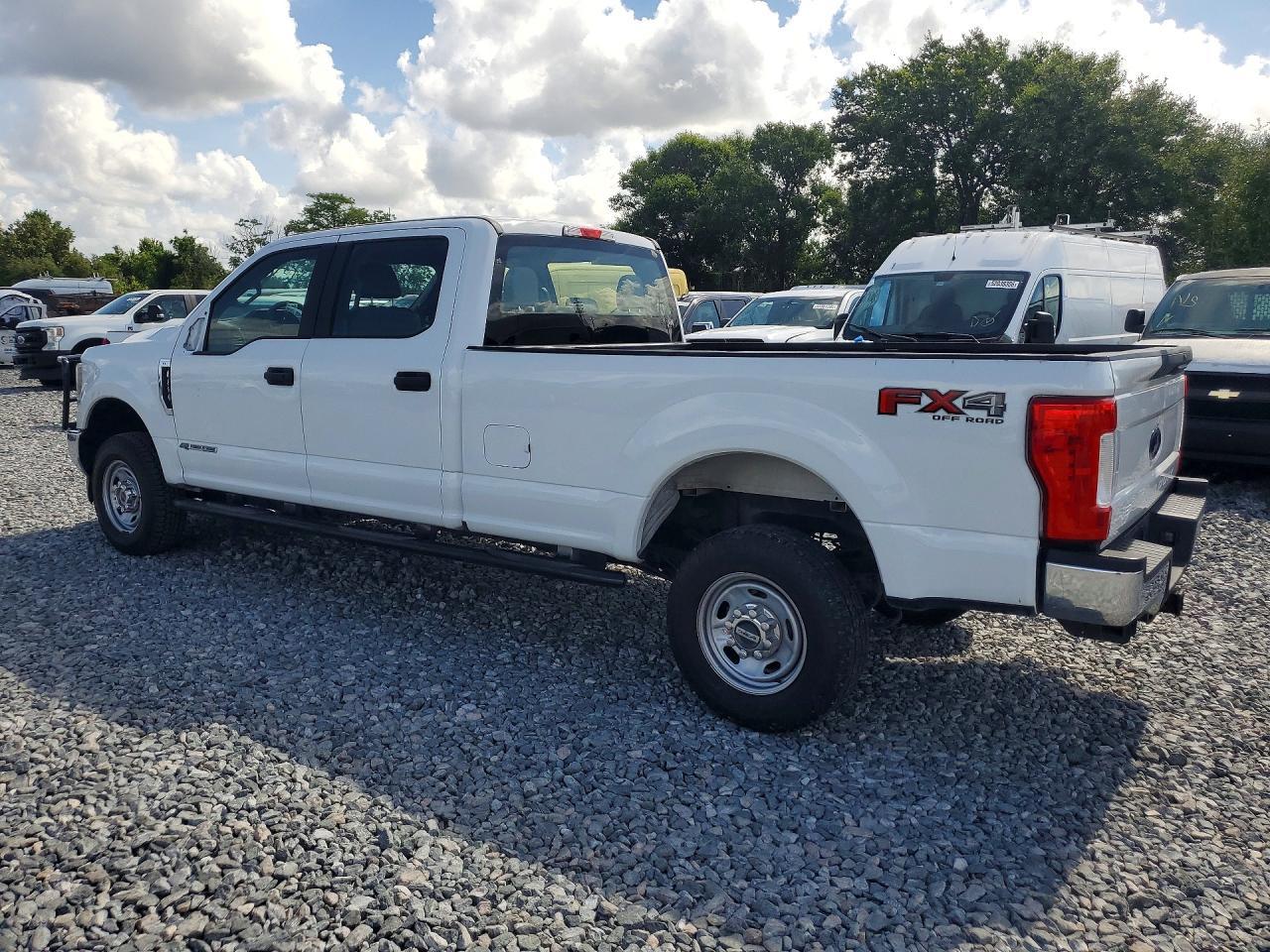 2018 Ford F250 Super Duty - Фото 2