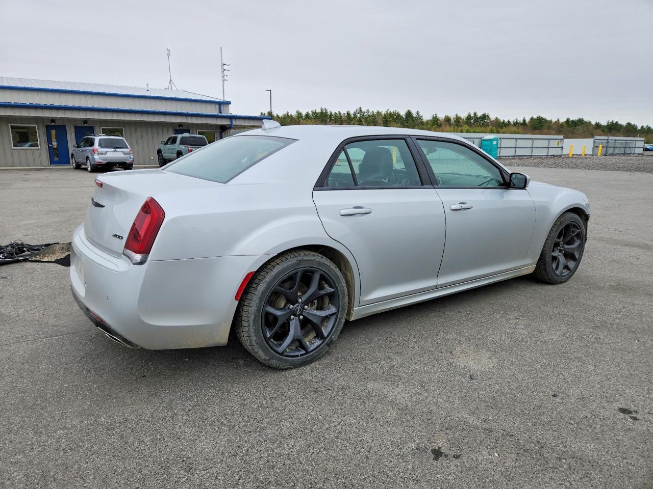 2022 Chrysler 300 Touring L - Image 3