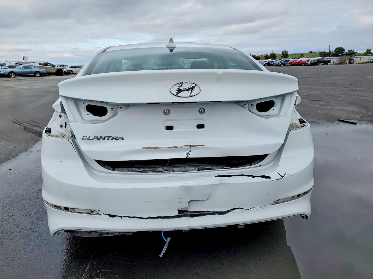 2018 Hyundai Elantra Value Edition - Фото 6