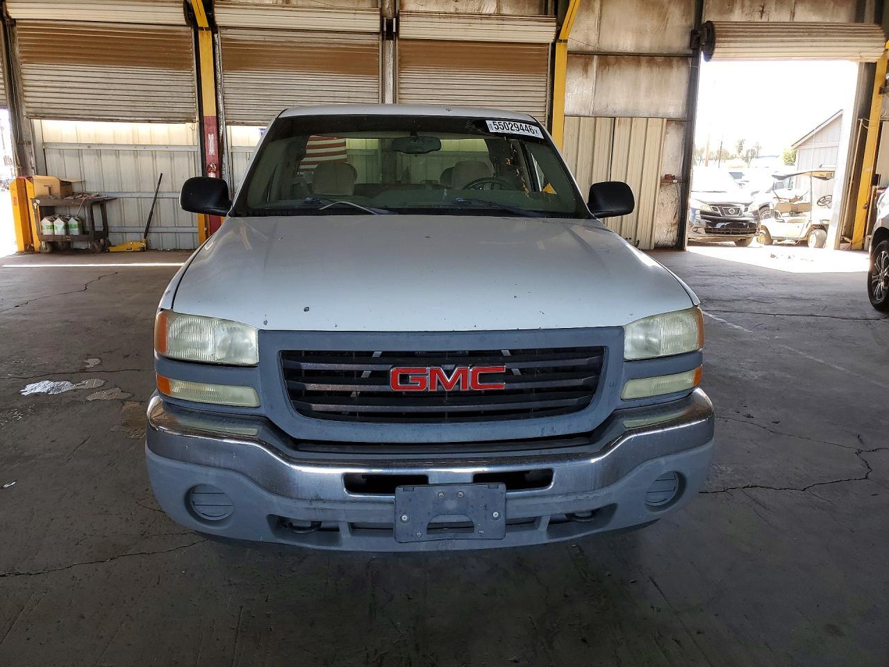 2007 GMC New Sierra C1500 Classic - Image 5