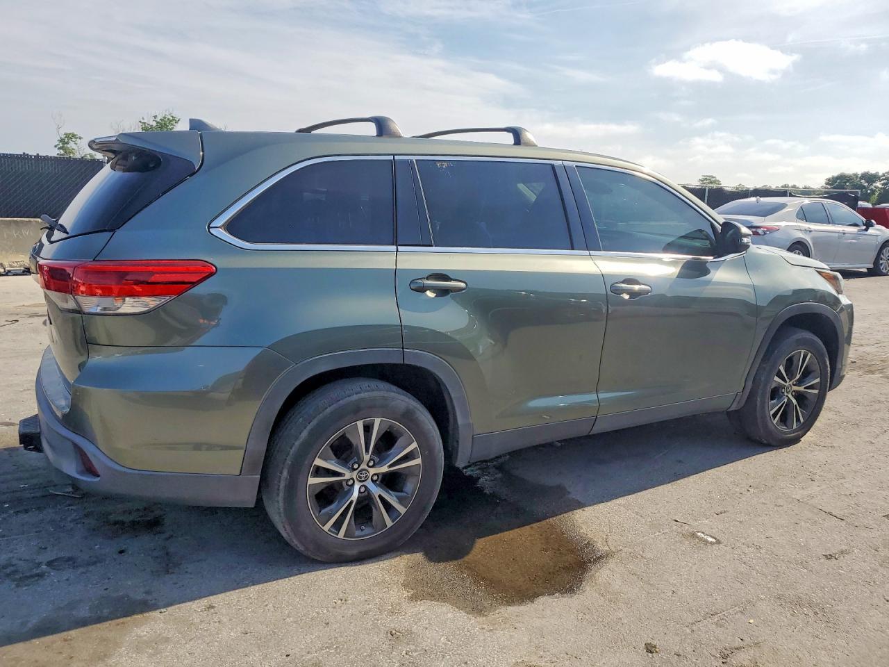 2019 Toyota Highlander Le Plus - Фото 3