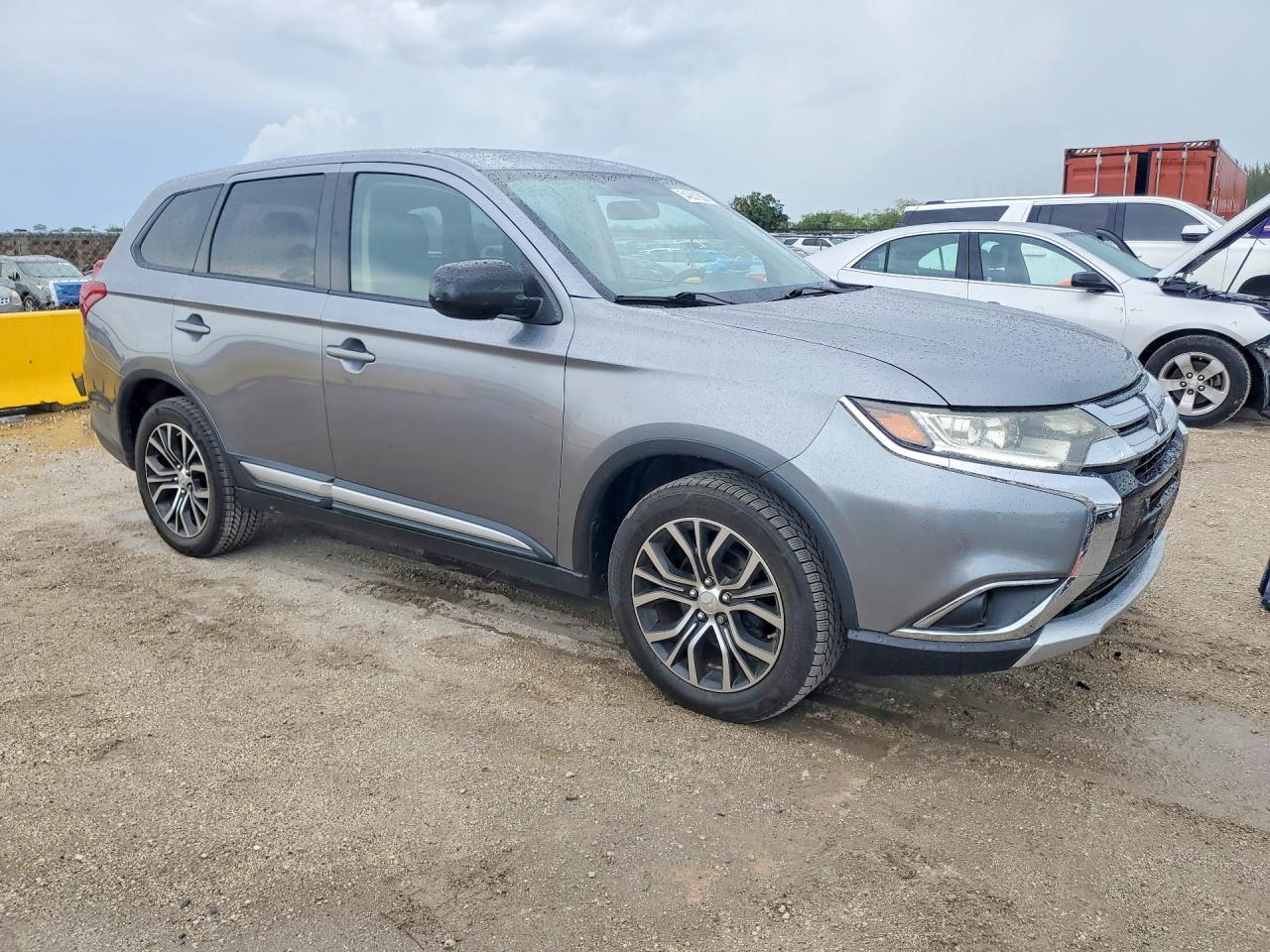 2017 Mitsubishi Outlander Es - Image 4