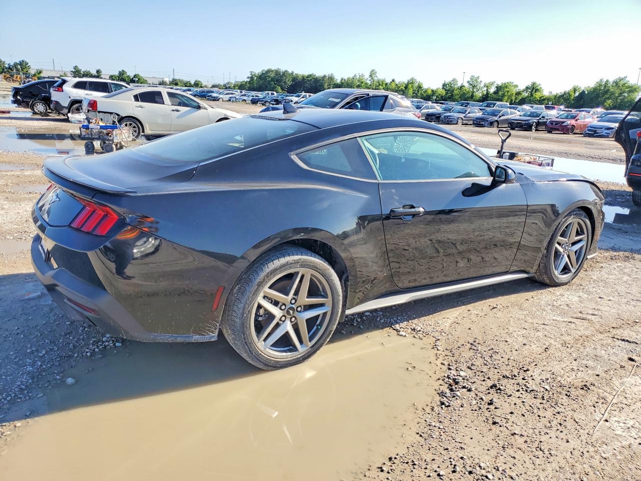 2026 Ford Mustang - Фото 3