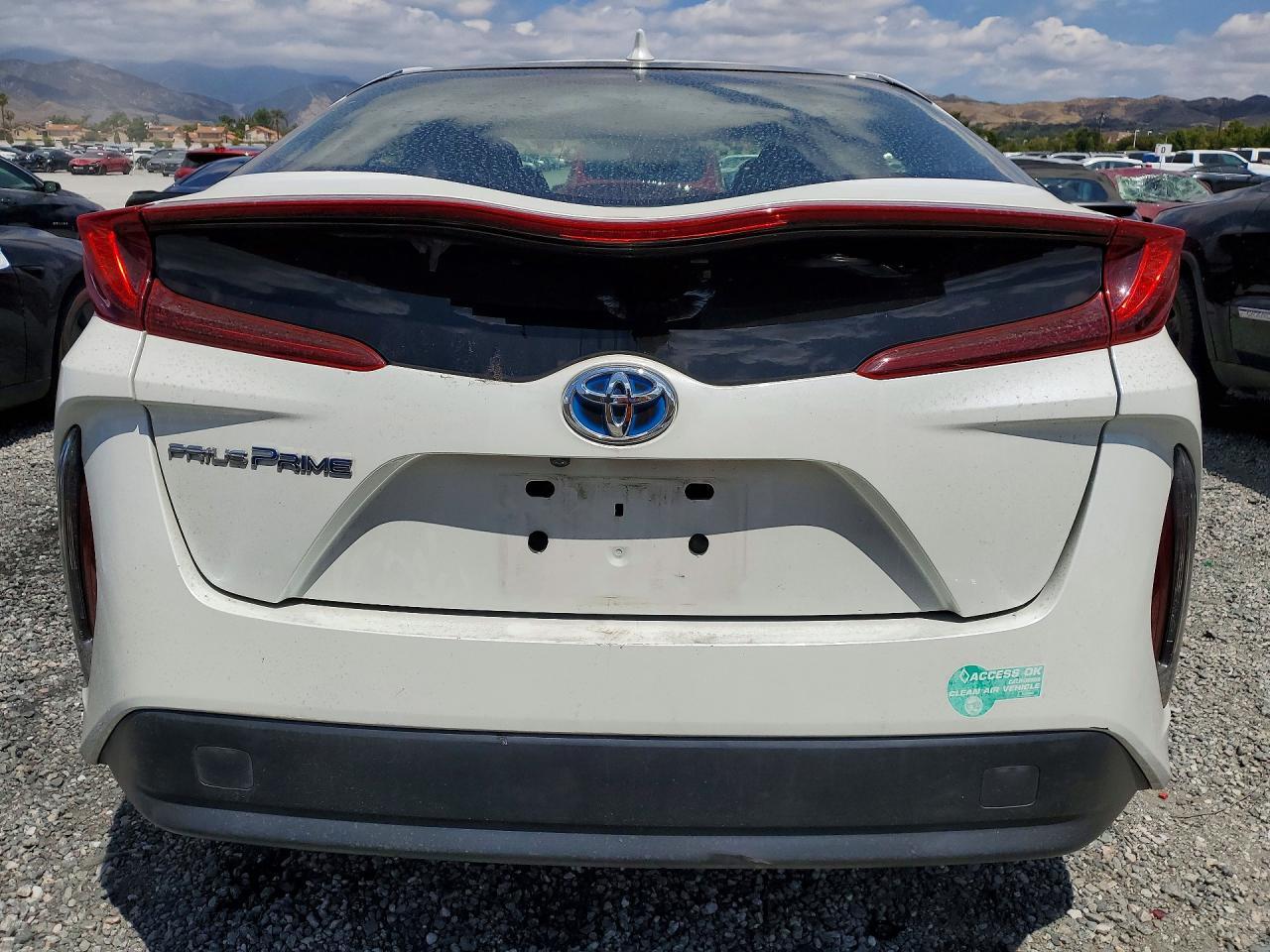2017 Toyota Prius Prime Plus - Фото 6