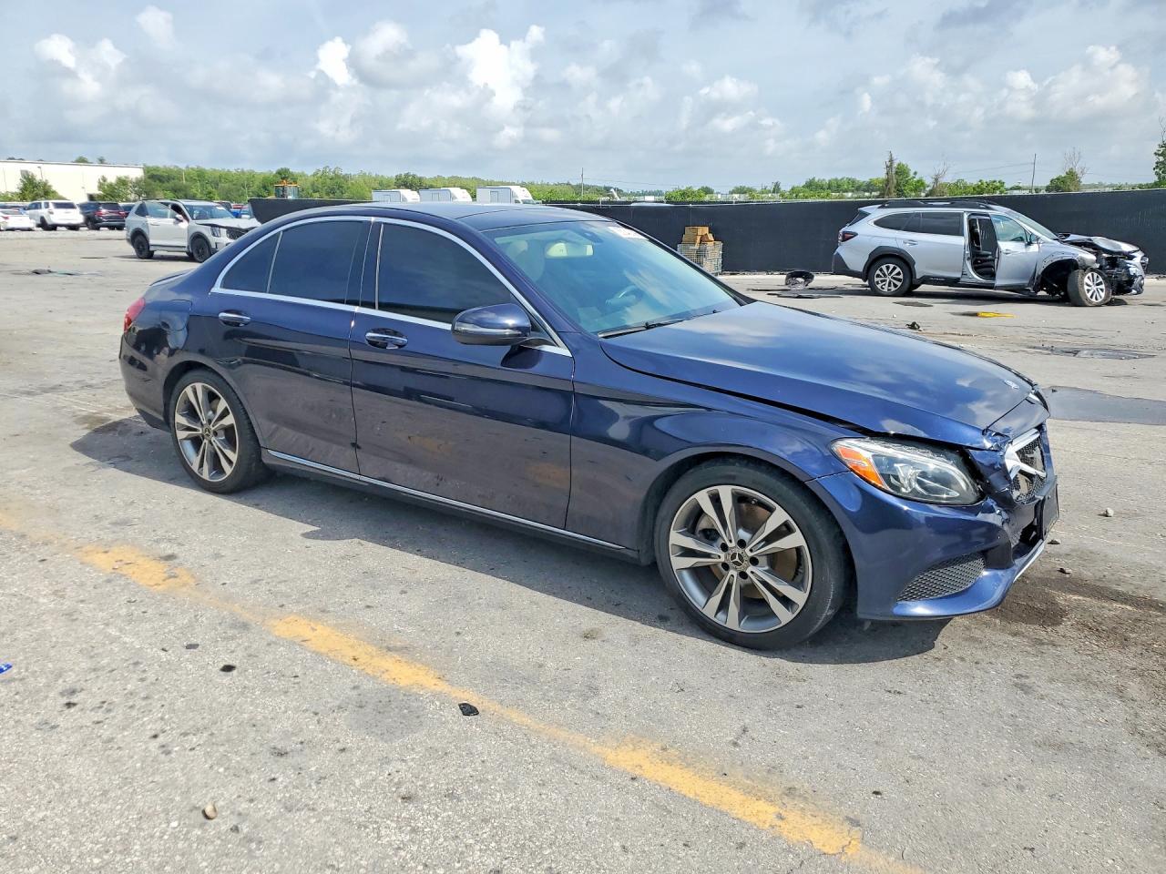 2017 Mercedes-Benz C 300 - Фото 4