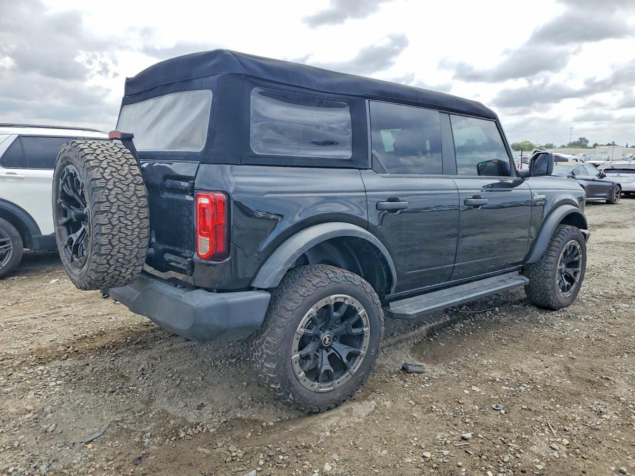 2024 Ford Bronco Big Bend - Image 3