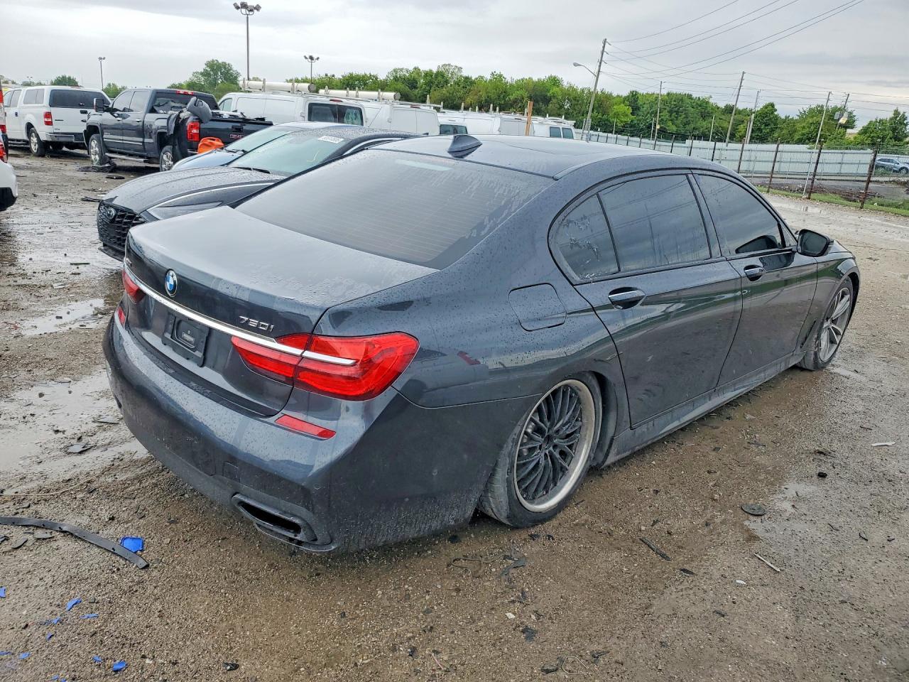 2017 BMW 750 Xi - Фото 3