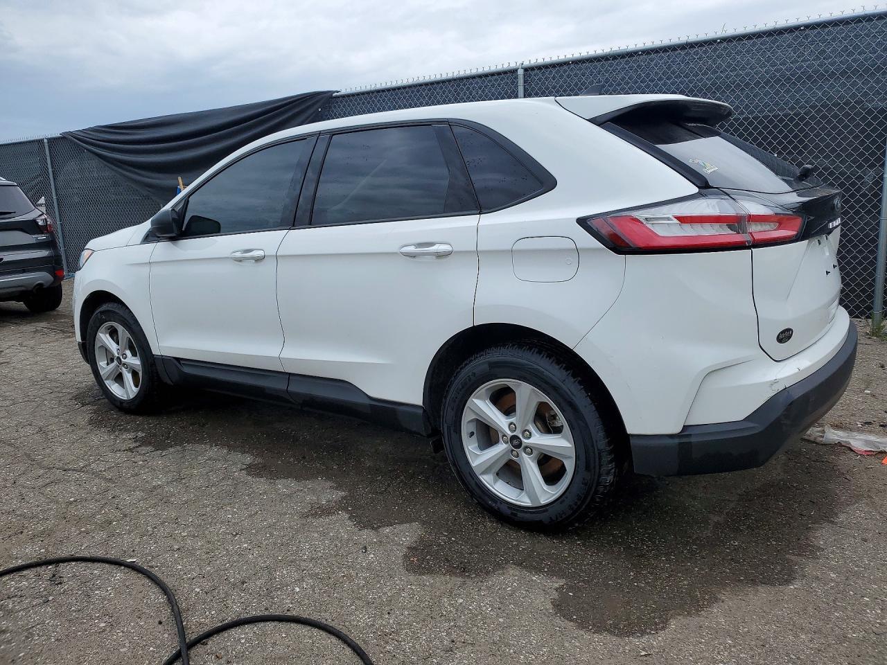 2023 Ford Edge Se - Image 2