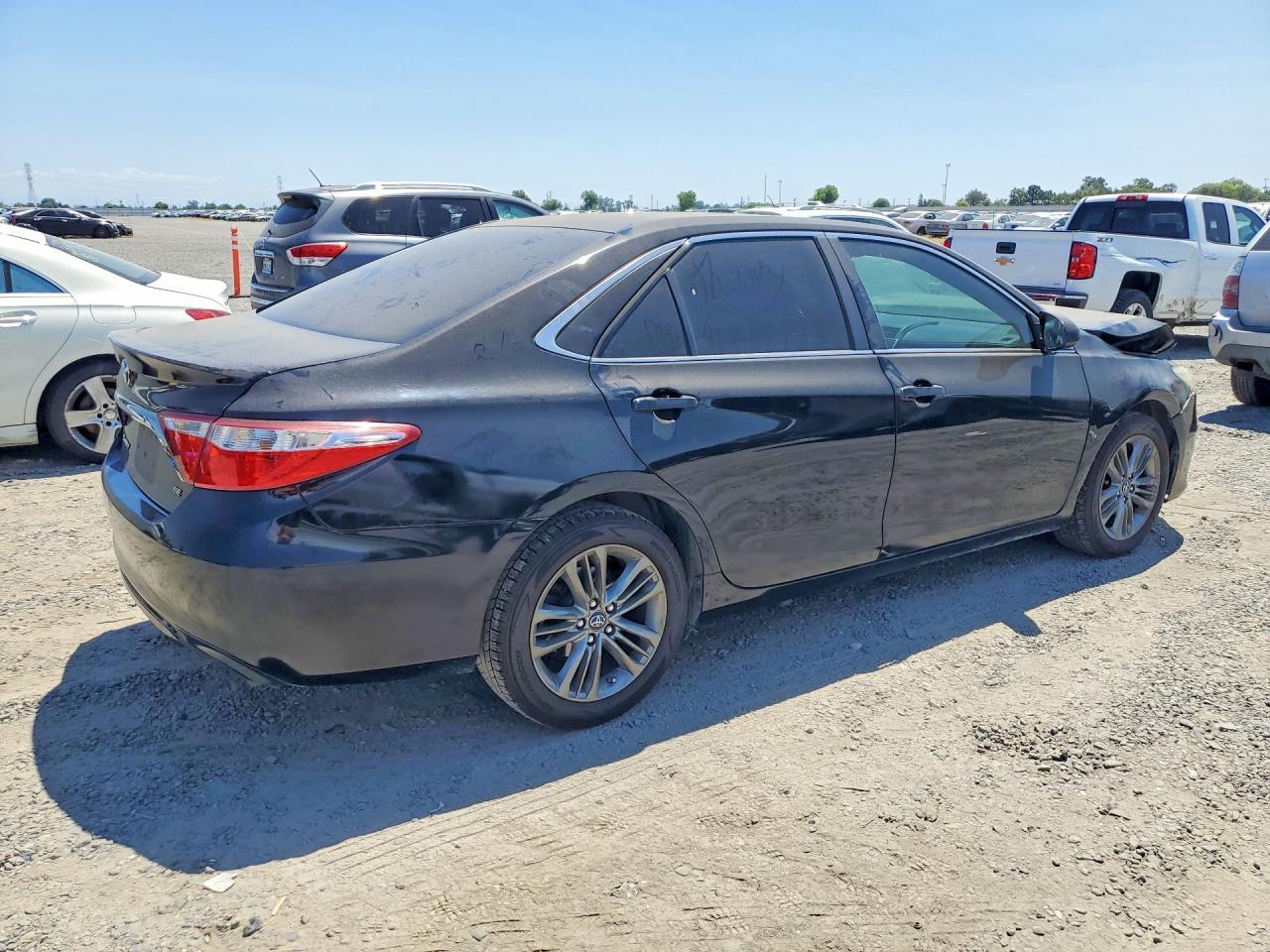 2017 Toyota Camry Se - Фото 3