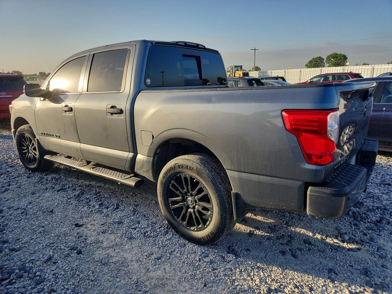 2018 Nissan Titan - Image 2
