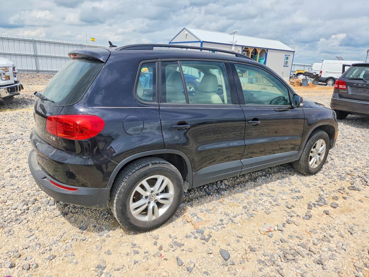 2016 Volkswagen Tiguan S - Фото 3