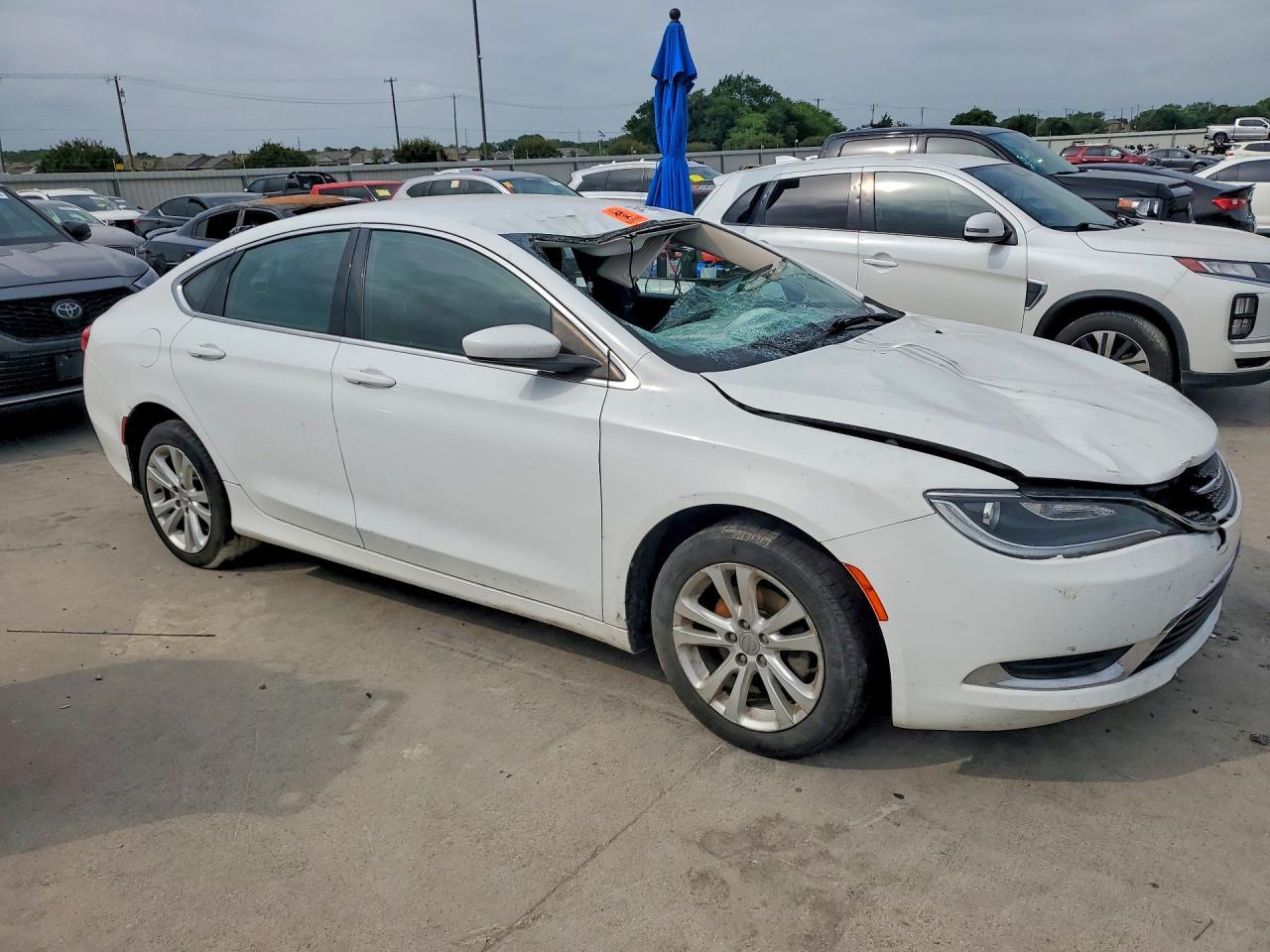 2016 Chrysler 200 Limited - Image 4