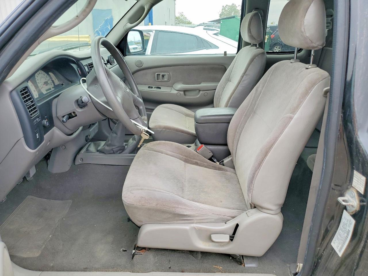 2004 Toyota Tacoma Xtracab - Image 7