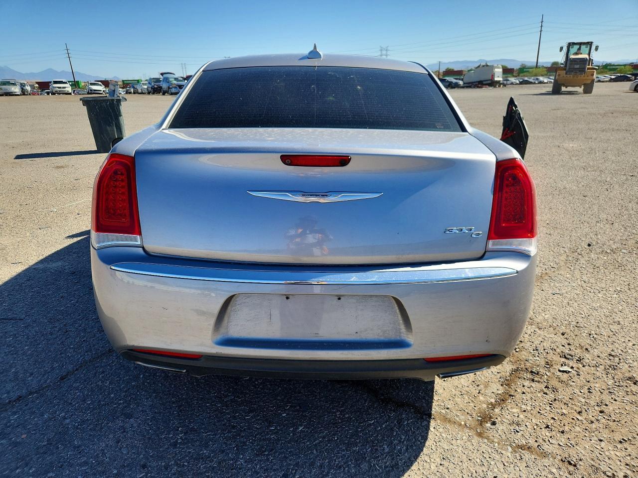 2016 Chrysler 300C - Фото 6