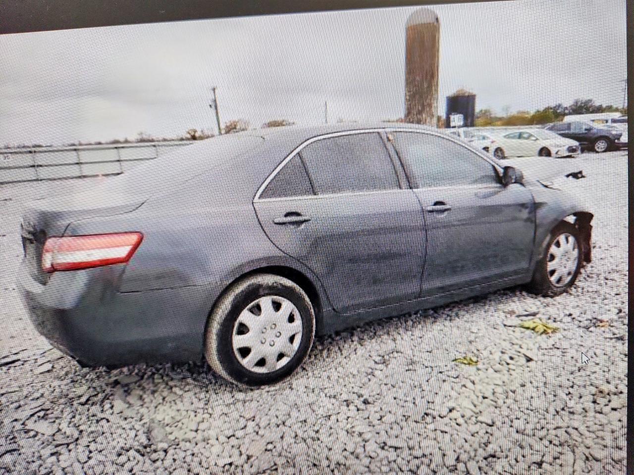 2011 Toyota Camry Le - Image 3