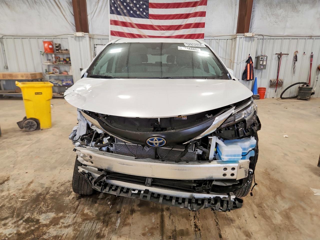 2023 Toyota Sienna Xle - Image 5