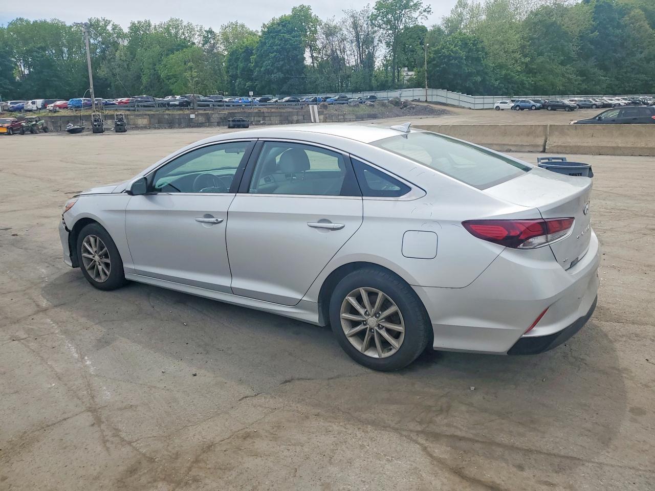 2018 Hyundai Sonata Se - Image 2