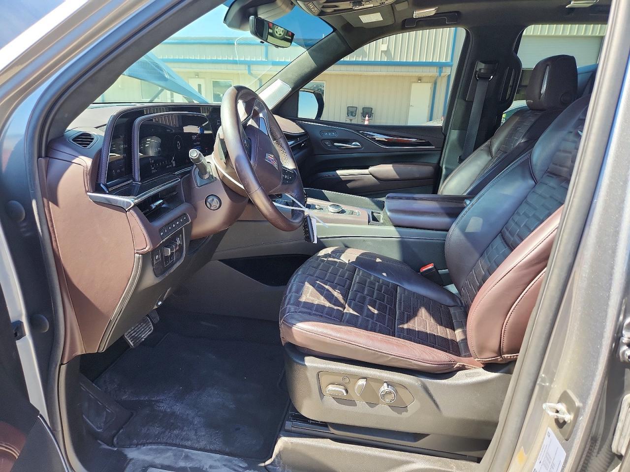 2022 Cadillac Escalade Sport Platinum - Image 7