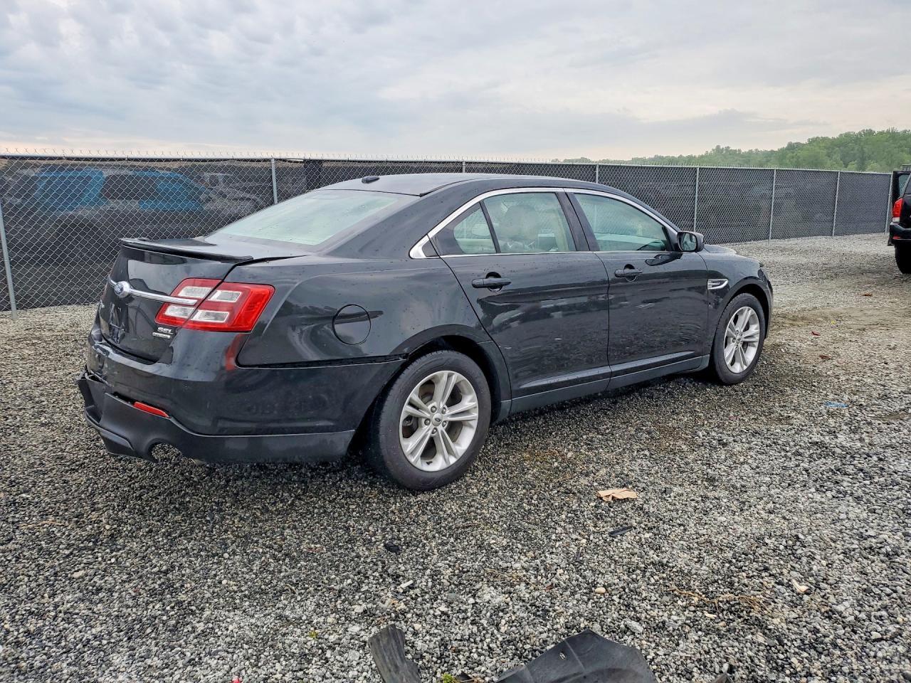 2015 Ford Taurus Sel - Image 3