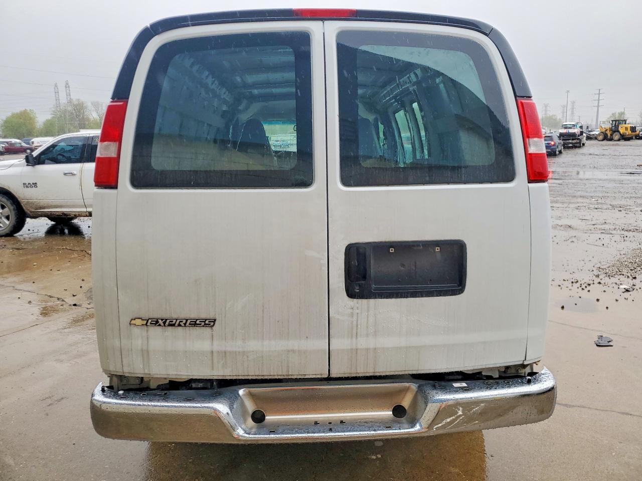 2022 Chevrolet Express G2500 Delivery Van - Image 6