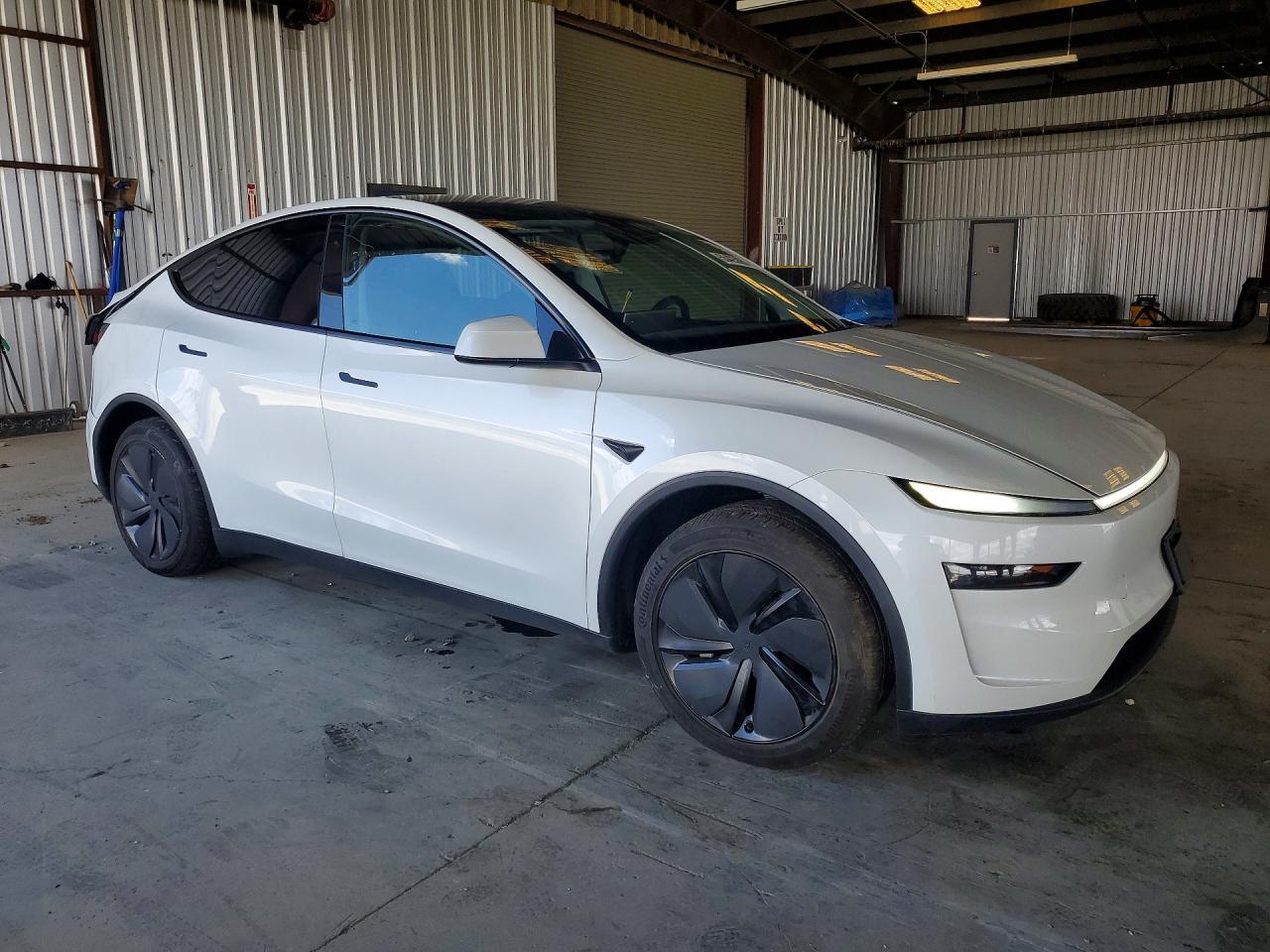 2026 Tesla Model Y - Фото 4