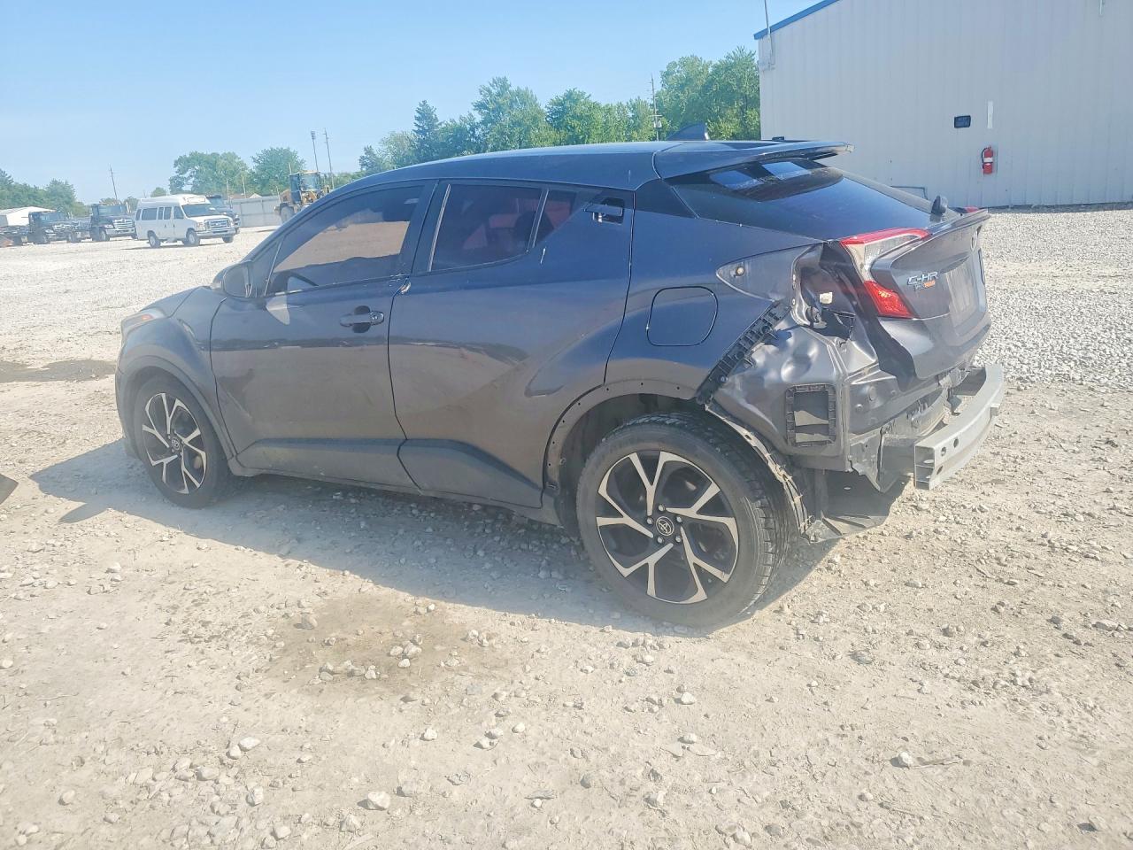2018 Toyota C-Hr Xle - Image 2